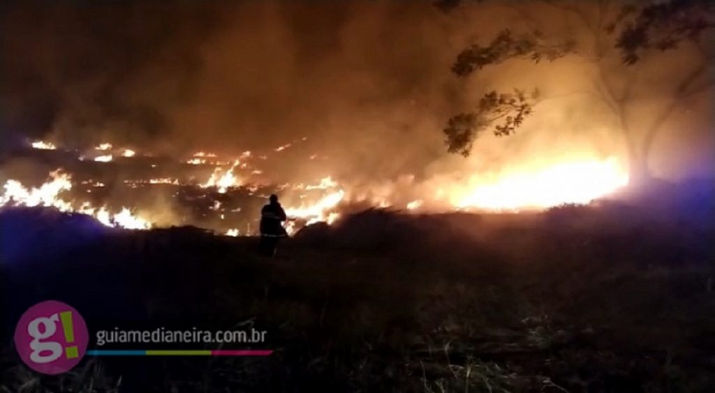 Incêndio ambiental de grandes proporções é registrado as margens da BR 277