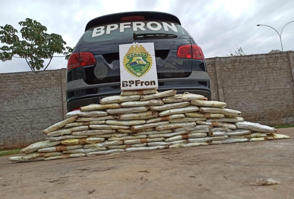 BPFron apreende drogas em pneu de caminhão em Perobal durante Operação Hórus/Remanso BPFron apreende drogas em pneu de caminhão em Perobal durante Operação Hórus/Remanso
