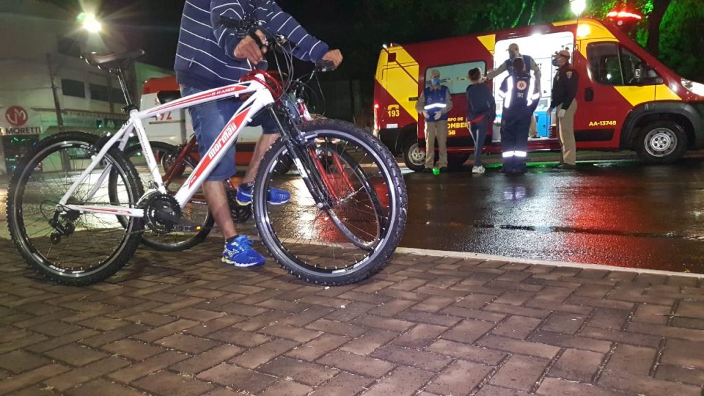 Siate socorre jovem que se feriu ao cair com bicicleta na ciclovia da Avenida Brasil