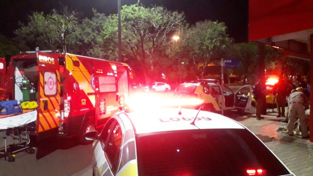 PM e Siate são acionados até a Praça da Bíblia para atender jovem de 19 anos vítima de agressão