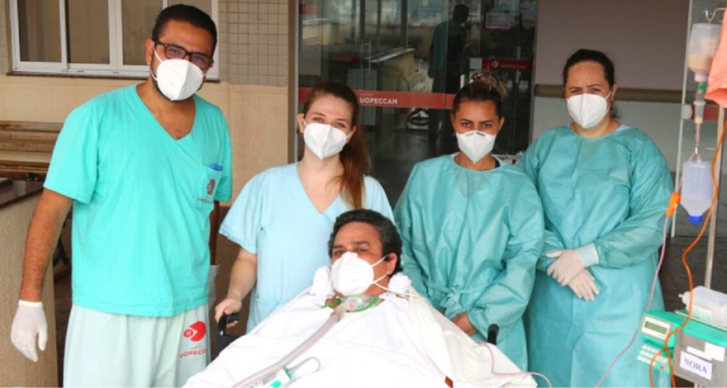 Equipe multiprofissional da Uopeccan proporciona banho de sol a pacientes