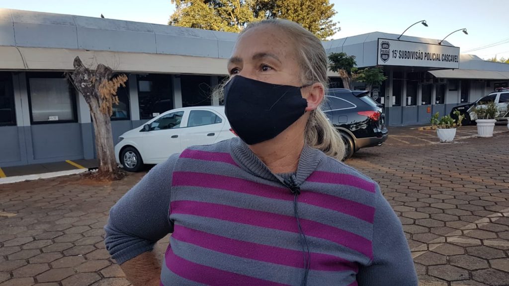 Em entrevista, mulher explica situação que terminou com veículo sem placa apreendido na UPA Veneza