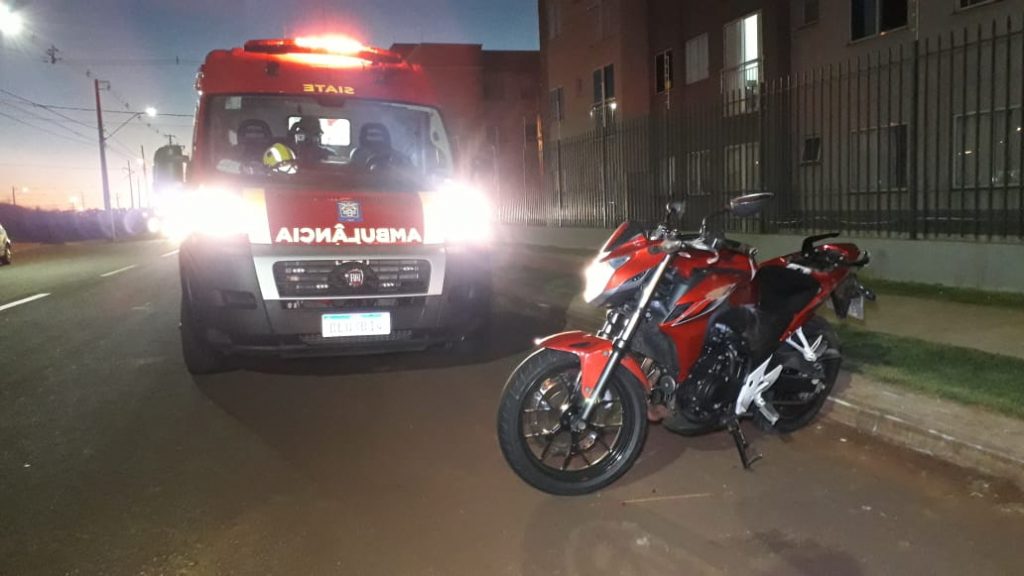 Homem e mulher ficam feridos em acidente de trânsito envolvendo duas motos no Riviera