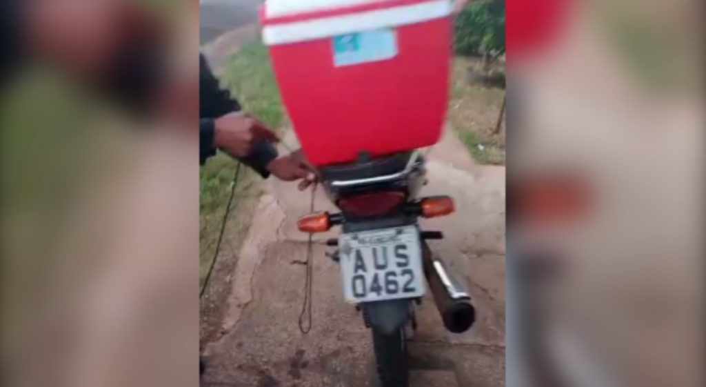 Motocicleta Honda CG 125 Fan de cor preta e placa AUS-0462 foi furtada no Cascavel Velho