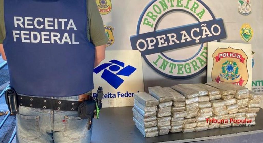 Receita Federal prende traficante na Ponte da Amizade e apreende 75 tabletes de maconha