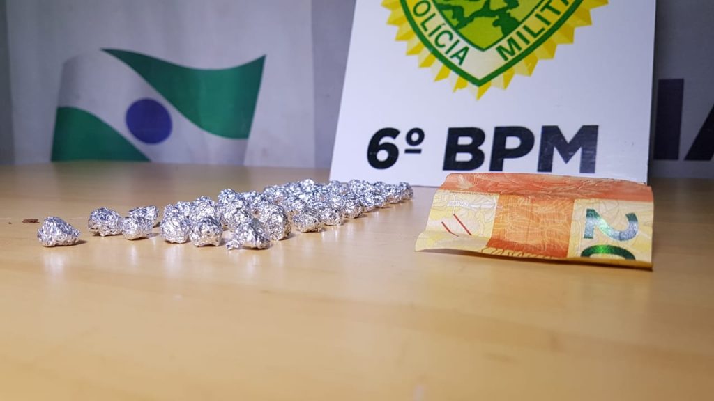 PM apreende 46 pedras de crack em casa no Bairro Interlagos; Dois foram levados à delegacia