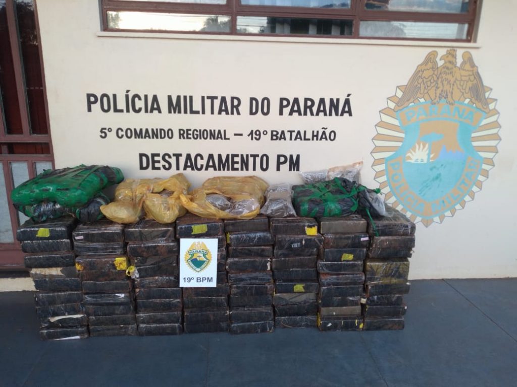 PM encontra 670 kg de maconha escondidos em área de vegetação em Entre Rios do Oeste