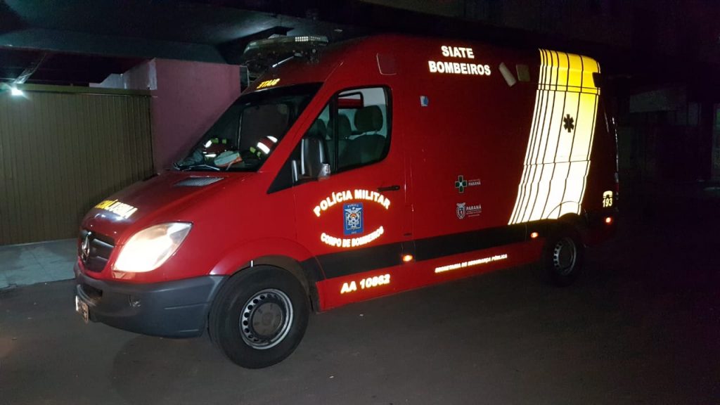 Homem de 55 anos que estaria passando mal, sofre queda e pede ajuda no Centro; Corpo de Bombeiros foi acionado