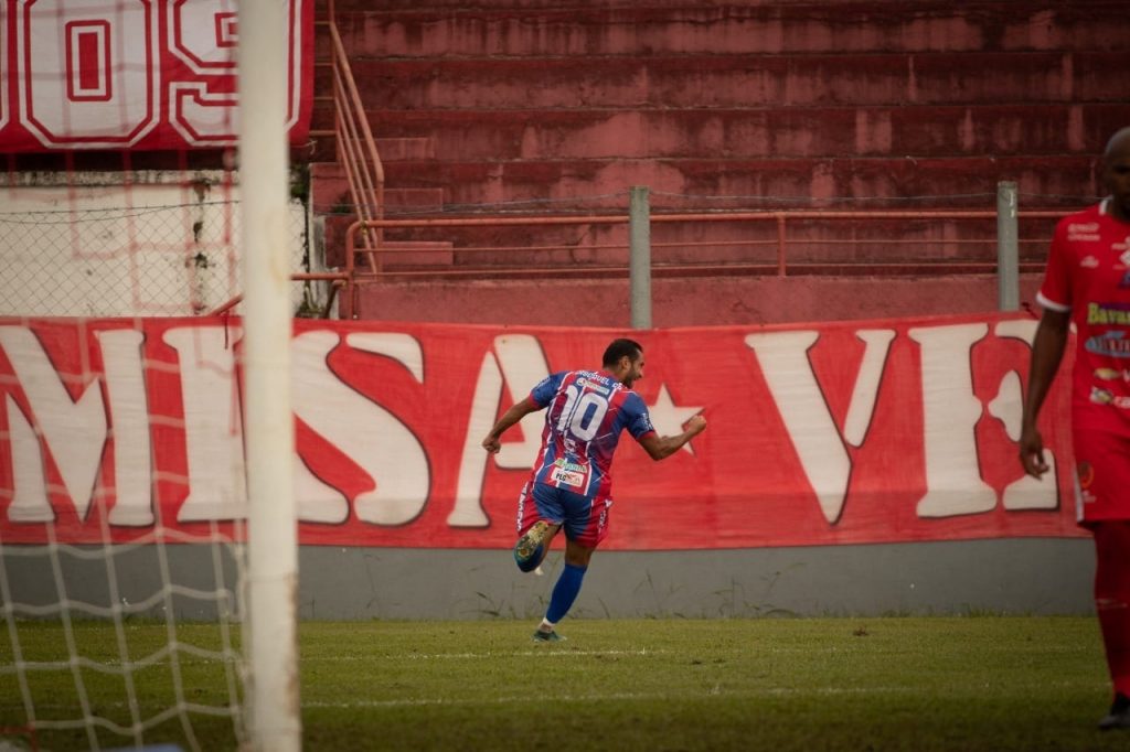 Cascavel CR faz 4 a 2 no Rio Branco, fora de casa, vence a primeira e esboça reação no Paranaense