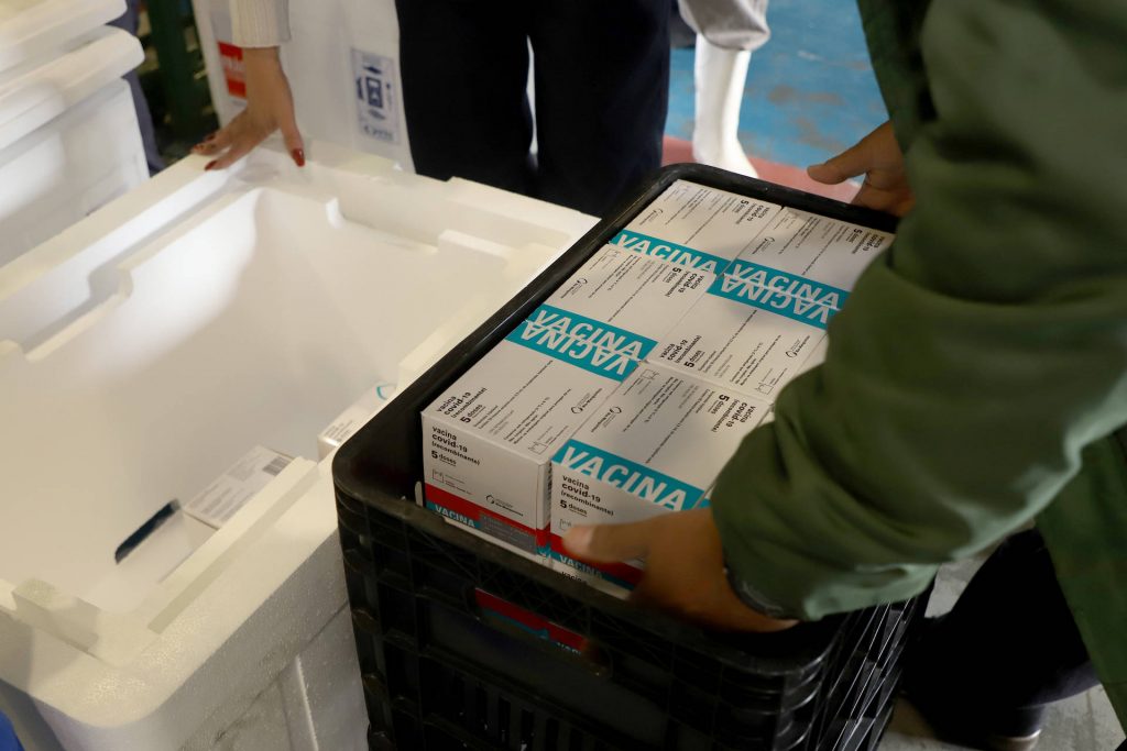 Com novas doses, Paraná avança na vacinação de idosos e profissionais da segurança