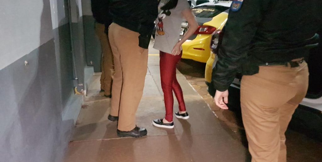 Após conduzir embriagada e trafegar na contramão, mulher é presa e encaminhada à Delegacia de Policia Civil