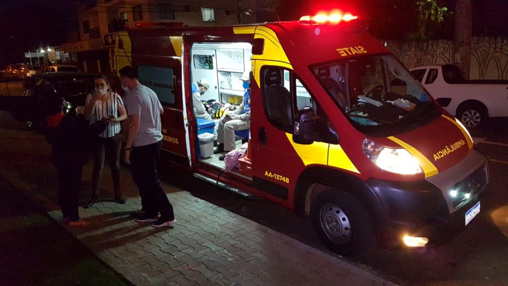 Colisão entre carro e moto no Bairro Coqueiral deixa jovem ferida Colisão entre carro e moto no Bairro Coqueiral deixa jovem ferida