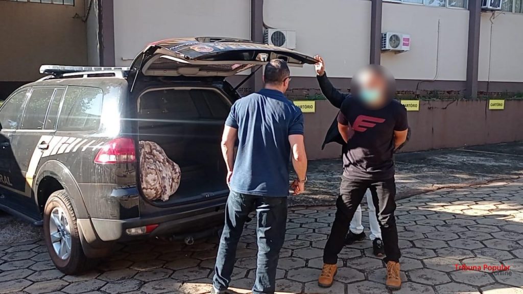 Polícia Federal entrega foragido expulso do Paraguai na 6ª SDP, em Foz do Iguaçu