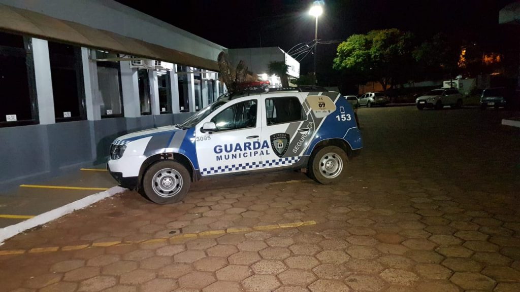 Homem descumpre medida protetiva contra a mãe e acaba detido pela GM