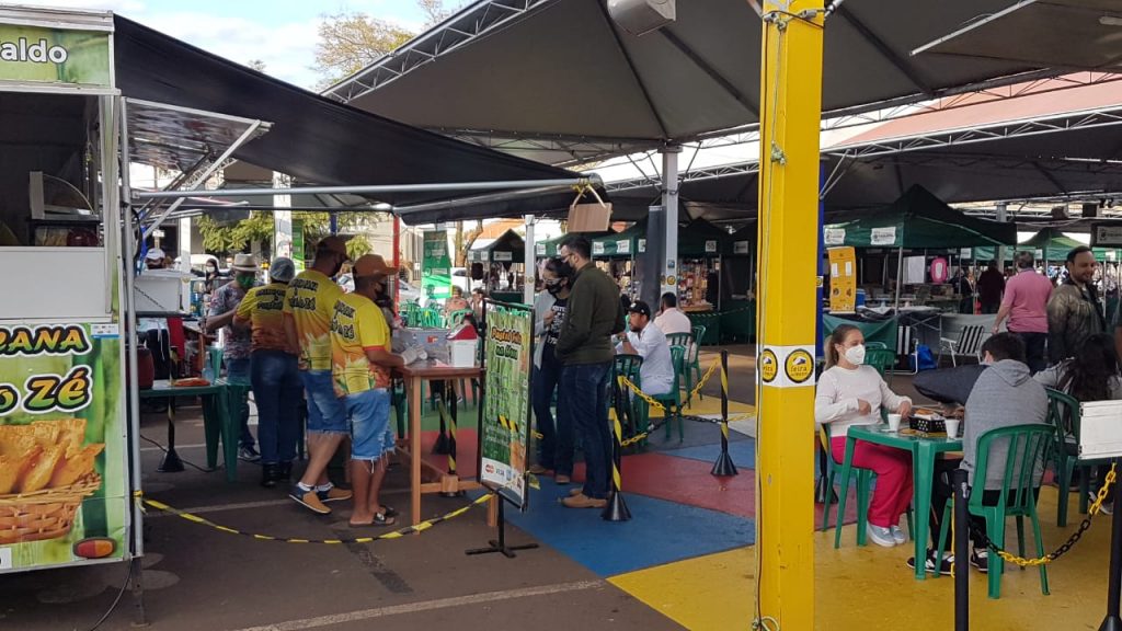 Cascavelenses aproveitam a Feira do Teatro na manhã deste domingo Cascavelenses aproveitam a Feira do Teatro na manhã deste domingo
