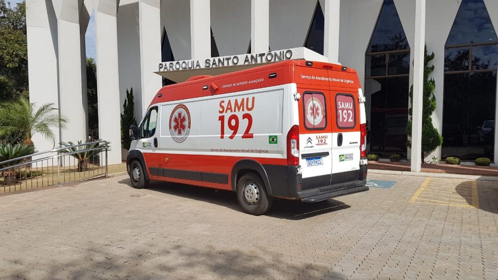 Idosa passa mal e é atendida pelo Samu na Paróquia Santo Antônio Idosa passa mal e é atendida pelo Samu na Paróquia Santo Antônio