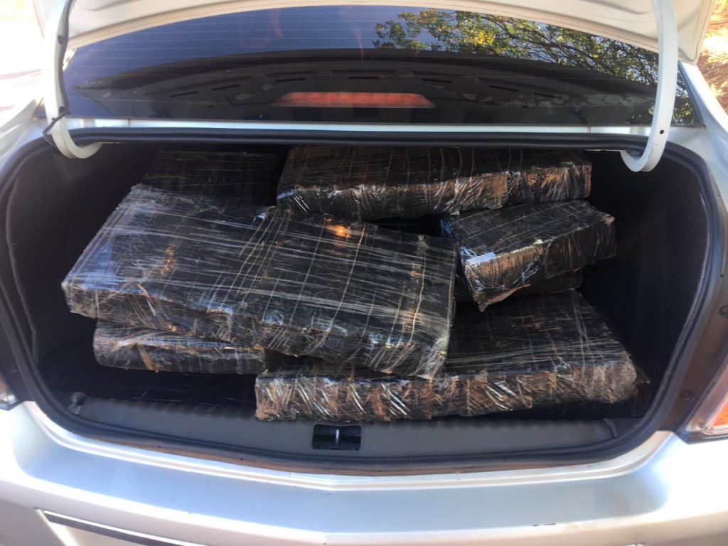 PRE apreende carga de maconha e recupera veículo Cobalt furtado, na PR-239, em Assis Chateaubriand