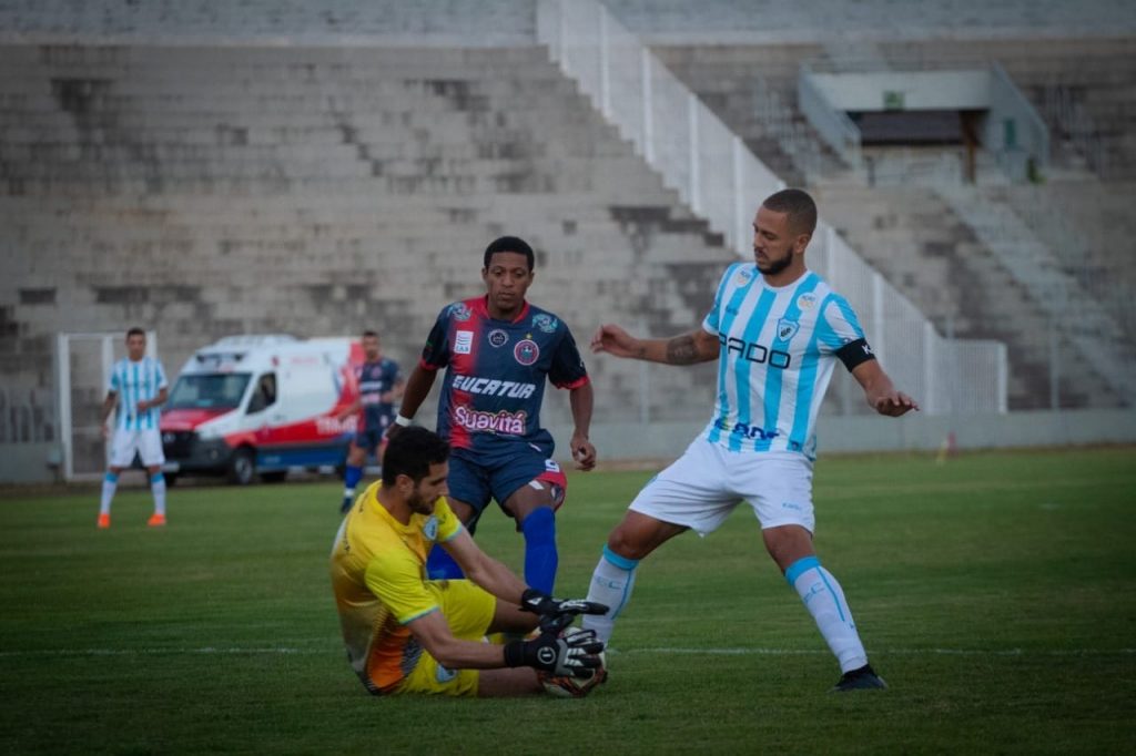 Cascavel CR é goleado pelo Londrina no Olímpico e segue na lanterna do Paranaense