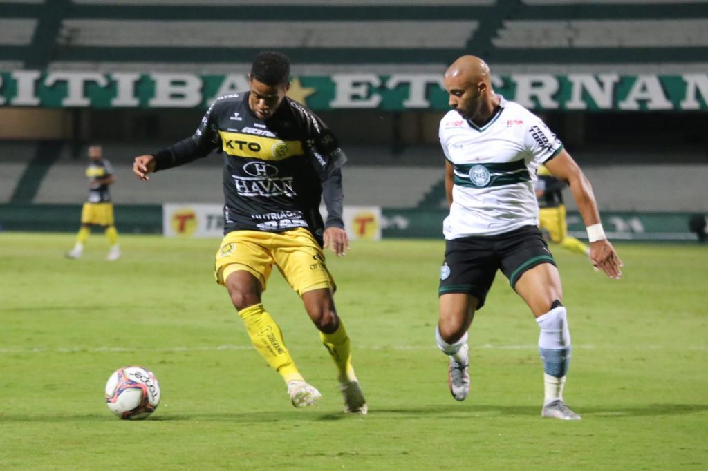 Com belíssima atuação, FC Cascavel vence o Coritiba no Couto Pereira e mantém invencibilidade no Paranaense