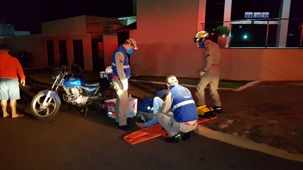 Motocicletas se colidem em cruzamento no Bairro Alto Alegre e homem sofre fratura