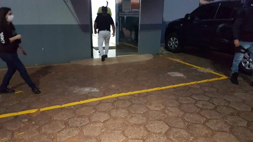 Operação: Durante investigação de homicídio, DH prende homem com maconha no Bairro Interlagos