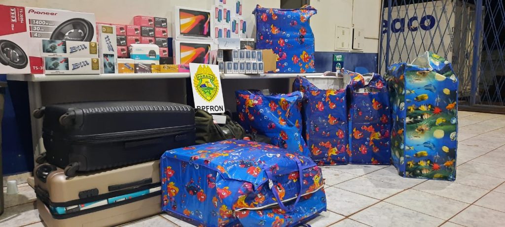 BPFron apreende cigarros contrabandeados durante abordagem a ônibus em Cascavel