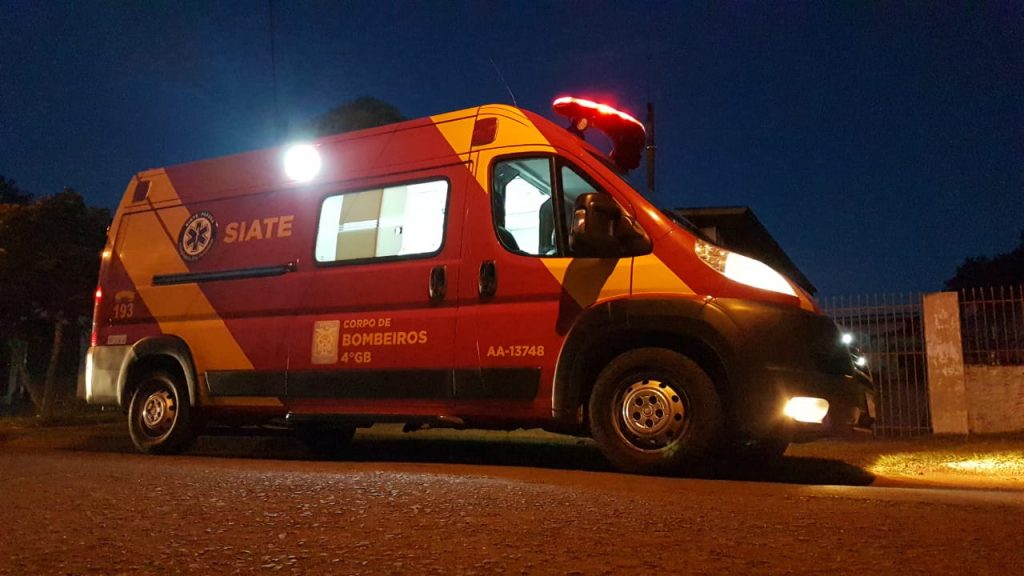 Idosa de 82 anos é socorrida pelo Siate após sofrer queda em casa no Bairro Nova Cidade