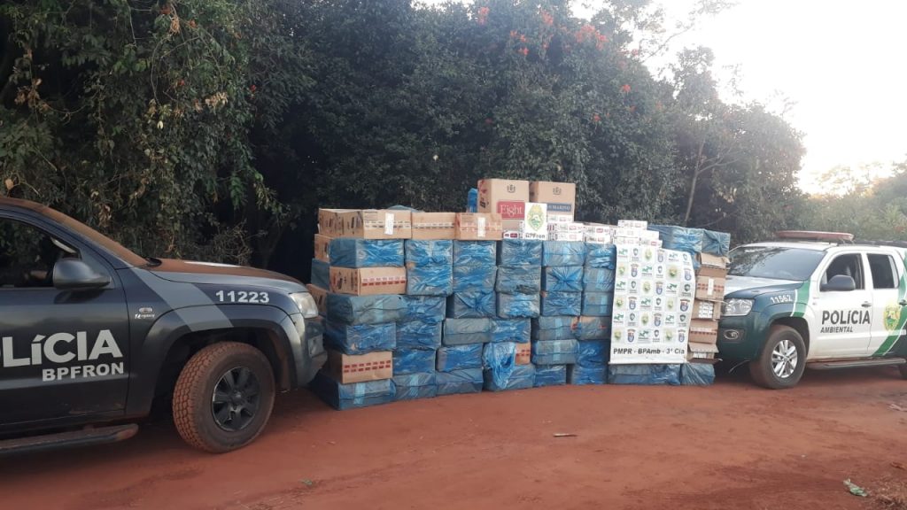 PF e PM apreendem caminhão carregado com cigarros contrabandeados em Brasilândia do Sul