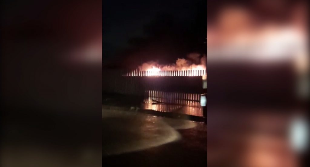 Incêndio de grandes proporções destrói veículos e estrutura de empresa no Bairro Morumbi