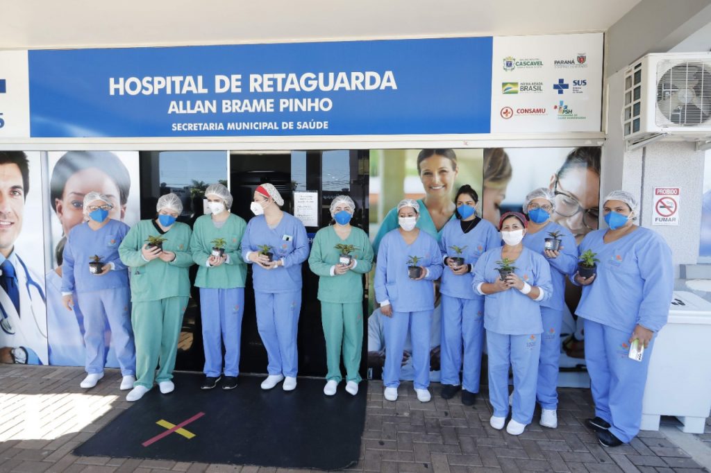 Profissionais de saúde que atuam na linha de frente da Covid-19 são homenageadas