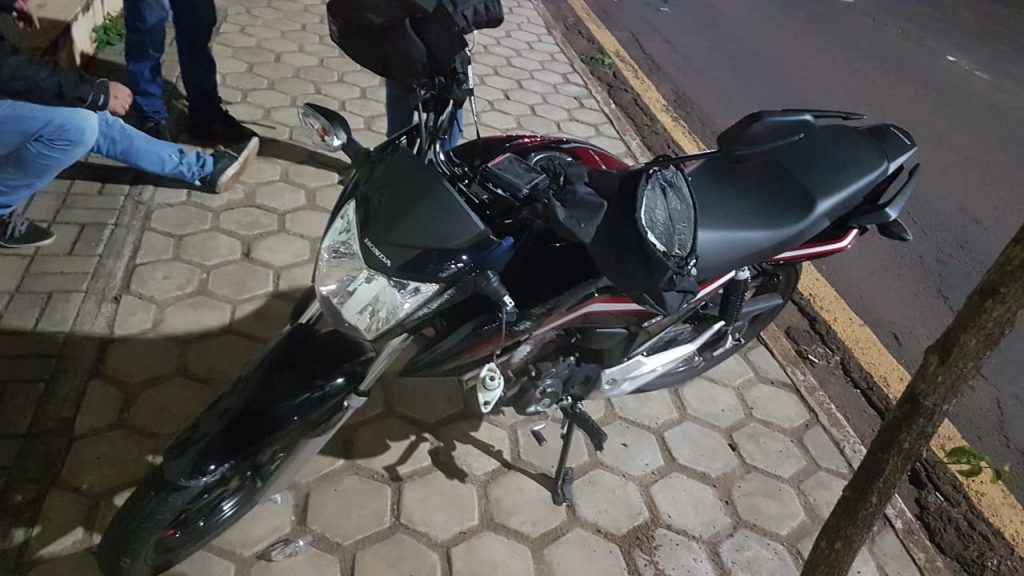 Entregador fica ferido ao se envolver em acidente de trânsito no Centro de Cascavel