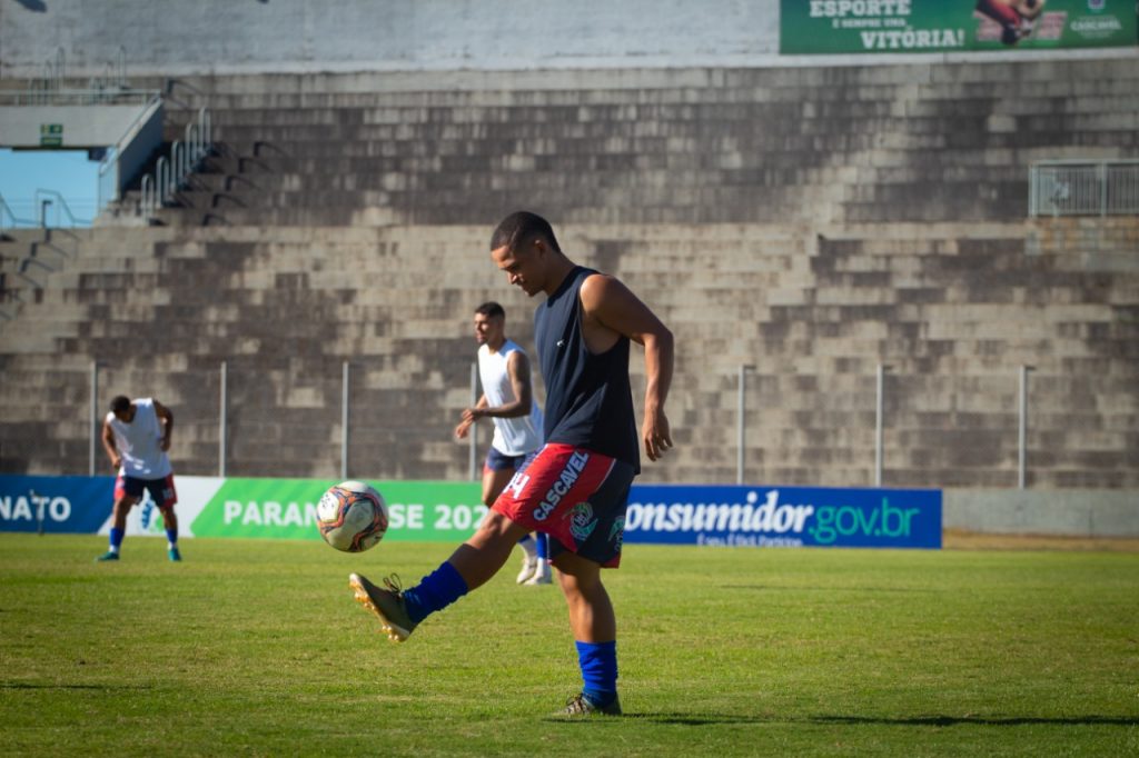 Na luta contra o rebaixamento, Cascavel CR recebe o Paraná Clube nesta tarde no Estádio Olímpico