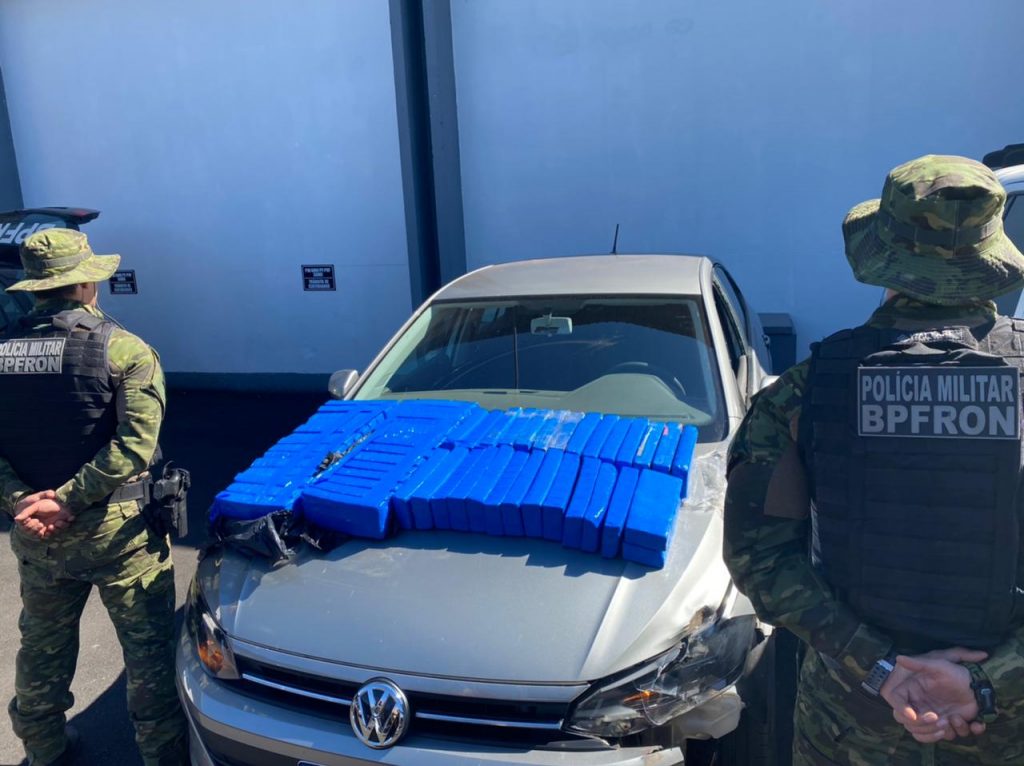 BPFron apreende 55 kg de maconha em veículo durante a Operação Hórus, em Umuarama