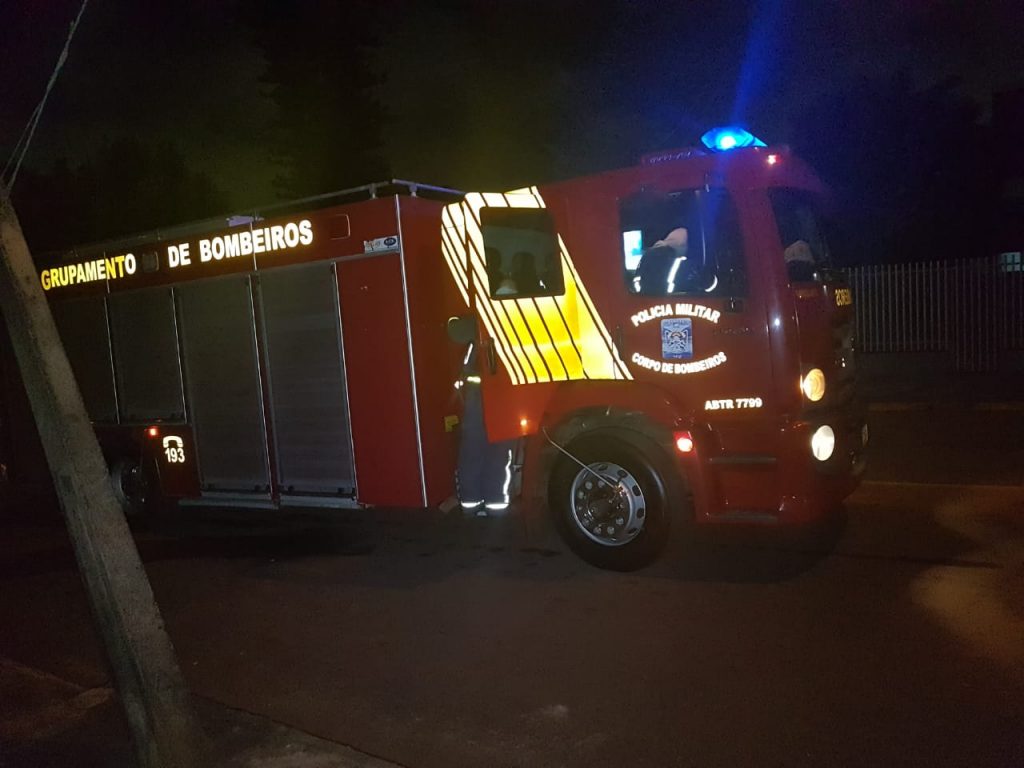 Corpo de Bombeiros é chamado após curto-circuito em residência na Rua Fortaleza, no Centro Corpo de Bombeiros é chamado após curto-circuito em residência na Rua Fortaleza, no Centro