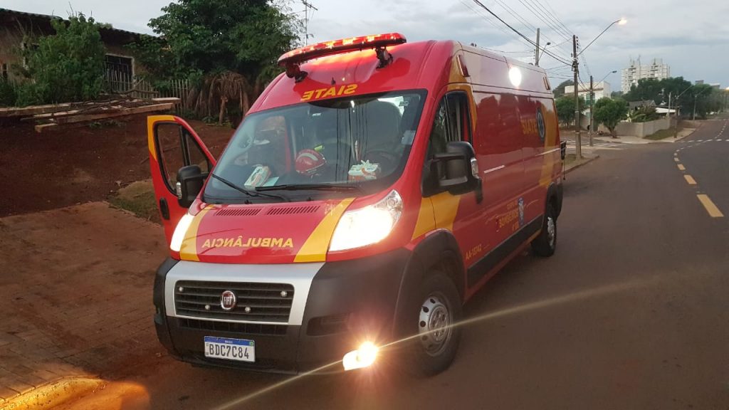 Idosa escorrega em rampa de calçada, sofre queda e é atendida pelo Siate