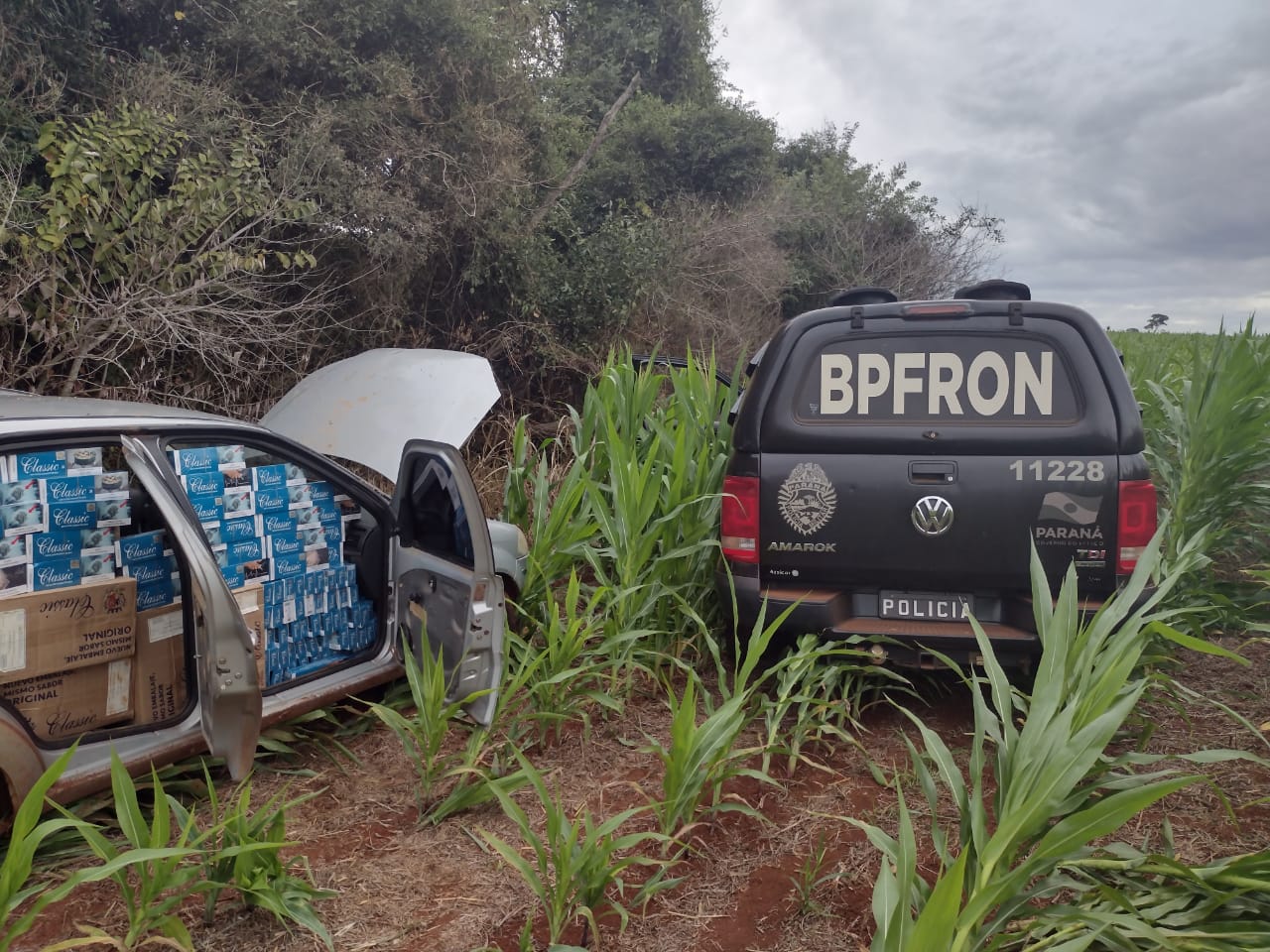 BPFron apreende carro carregado com cigarros contrabandeados em Nova Santa Rosa Imagem referente a BPFron apreende carro carregado com cigarros contrabandeados em Nova Santa Rosa