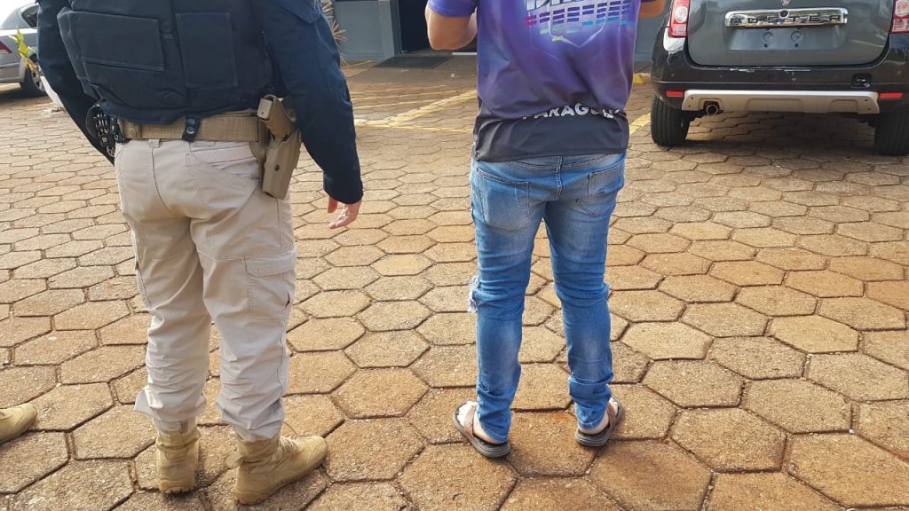 PRF detém homem com mandado de prisão em aberto