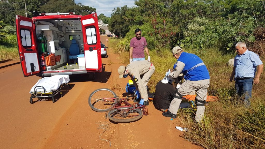 Homem de 53 anos cai de bicicleta na Rua Sócrates e Siate é mobilizado