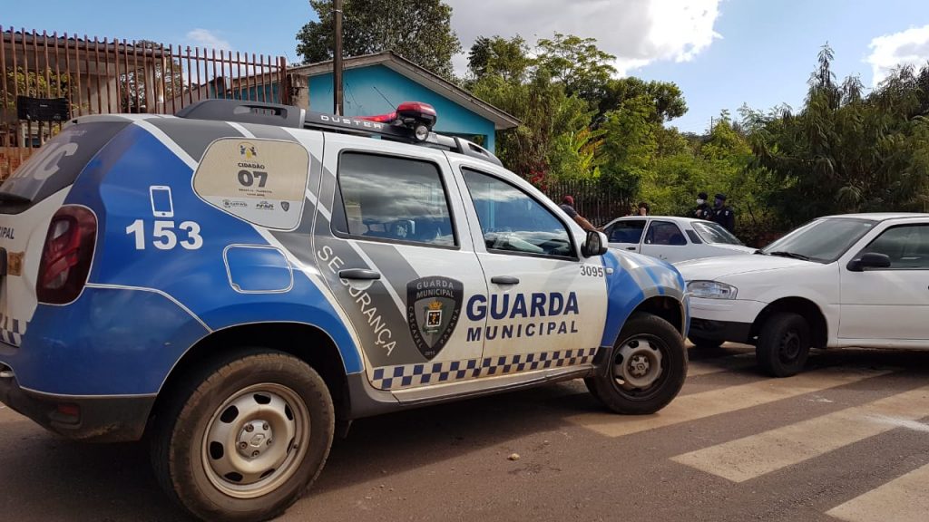 Servidores da Prefeitura são mobilizados para reintegração de posse em terreno na Rua Serra das Palmeiras, no Colmeia