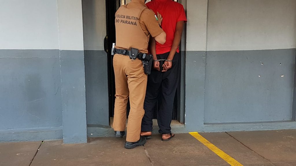 Acusado de furtar jaqueta em loja, adolescente é apreendido pela PM