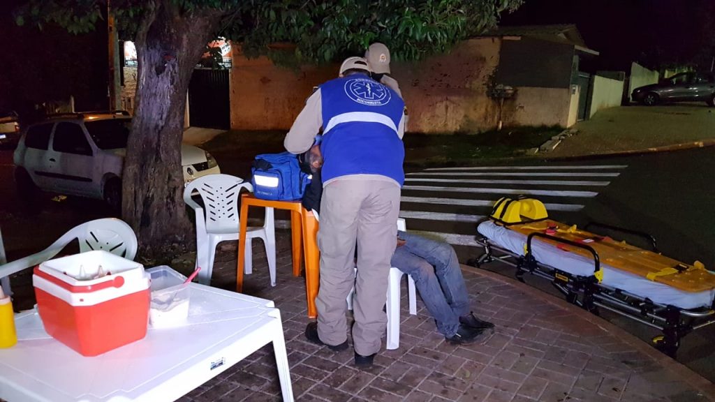 Homem fratura o nariz ao sofrer queda na Rua Leonardo da Vinci, no Bairro Interlagos
