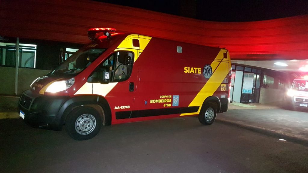 Vítima de acidente de trânsito no Bairro Santa Cruz é levada à UPA Tancredo Neves