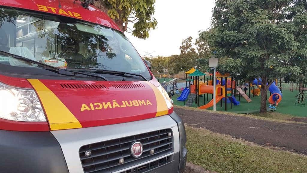 Menino fica ferido ao cair de escorregador no Bairro Neva