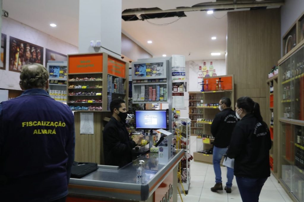 Comerciantes aprovam trabalho de orientação contra a Covid-19