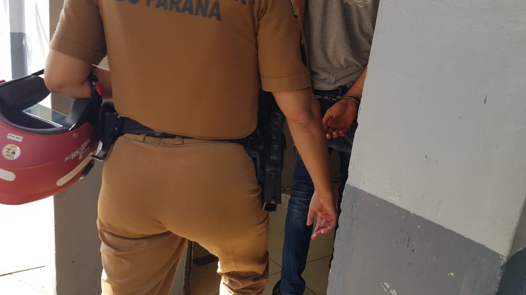 PM detém homens com moto com alerta de roubo/furto