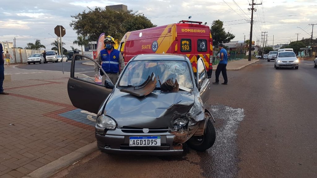 Colisão entre carro e caminhão deixa homem ferido na Rua Rio da Paz
