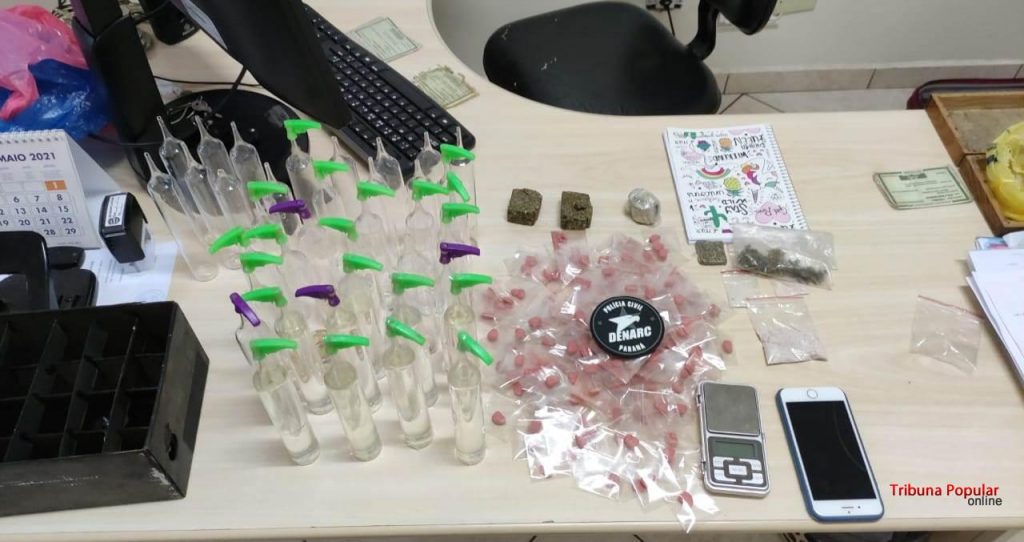 DENARC, GM e PM estouram ponto de venda de drogas na Vila Claudia, em Foz do Iguaçu