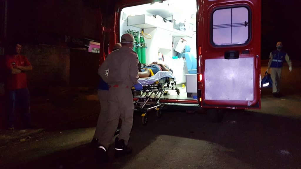 Jovem de 20 anos sofre ferimentos moderados ao cair em residência no Bairro Sanga Funda