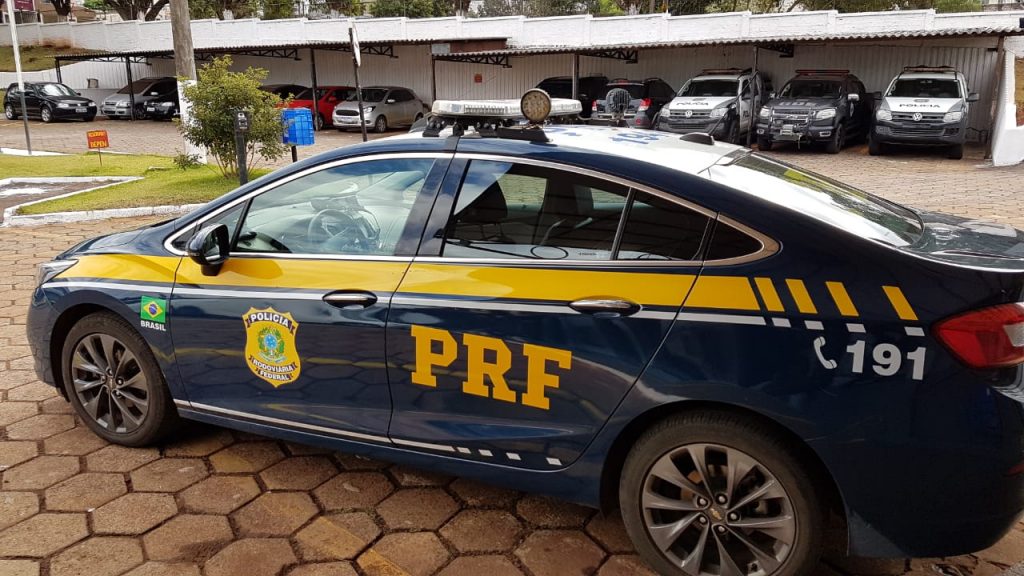 Procurado pela Justiça por crime de roubo é preso pela PRF às margens da BR-277, em Cascavel
