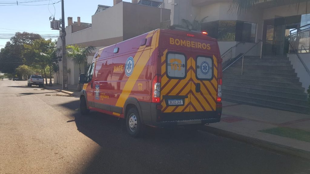 Idosa de 74 anos fica ferida ao sofrer queda no Centro